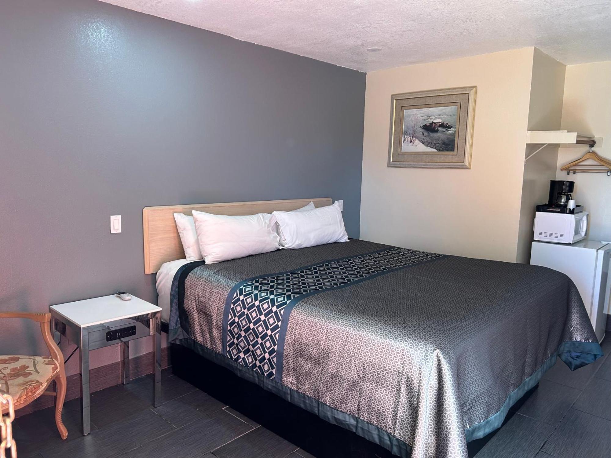 California Inn Hotel And Suites Adelanto Us 395 Exteriör bild