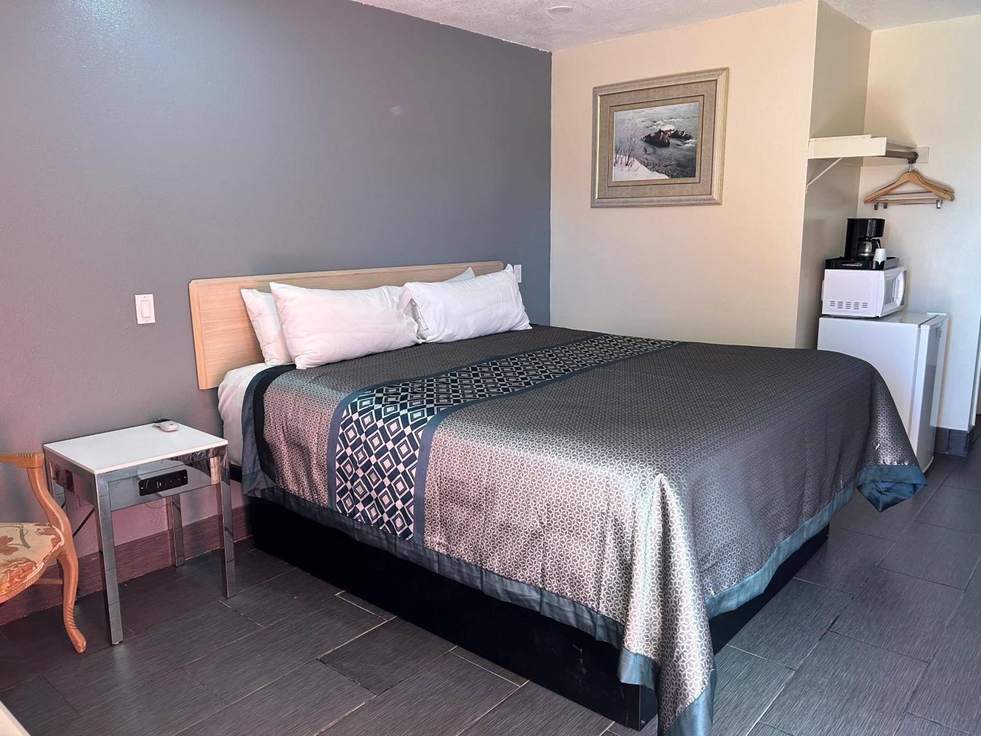 California Inn Hotel And Suites Adelanto Us 395 Exteriör bild