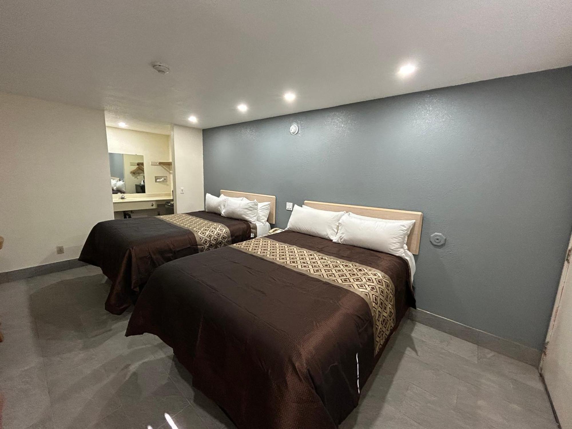 California Inn Hotel And Suites Adelanto Us 395 Exteriör bild