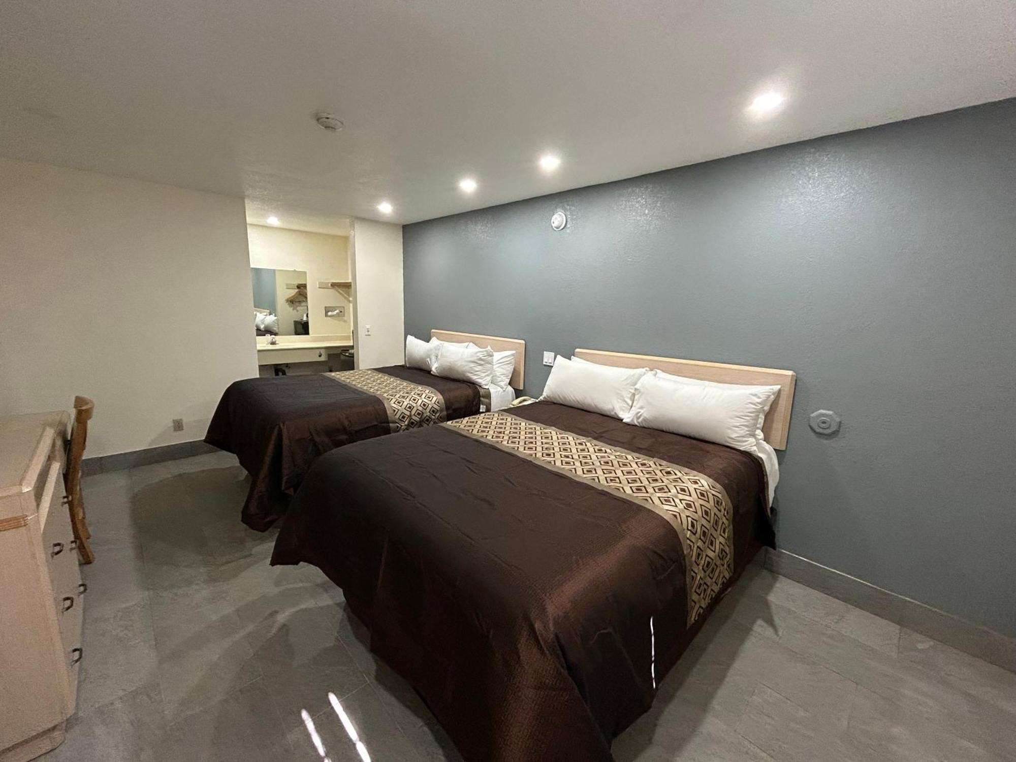 California Inn Hotel And Suites Adelanto Us 395 Exteriör bild