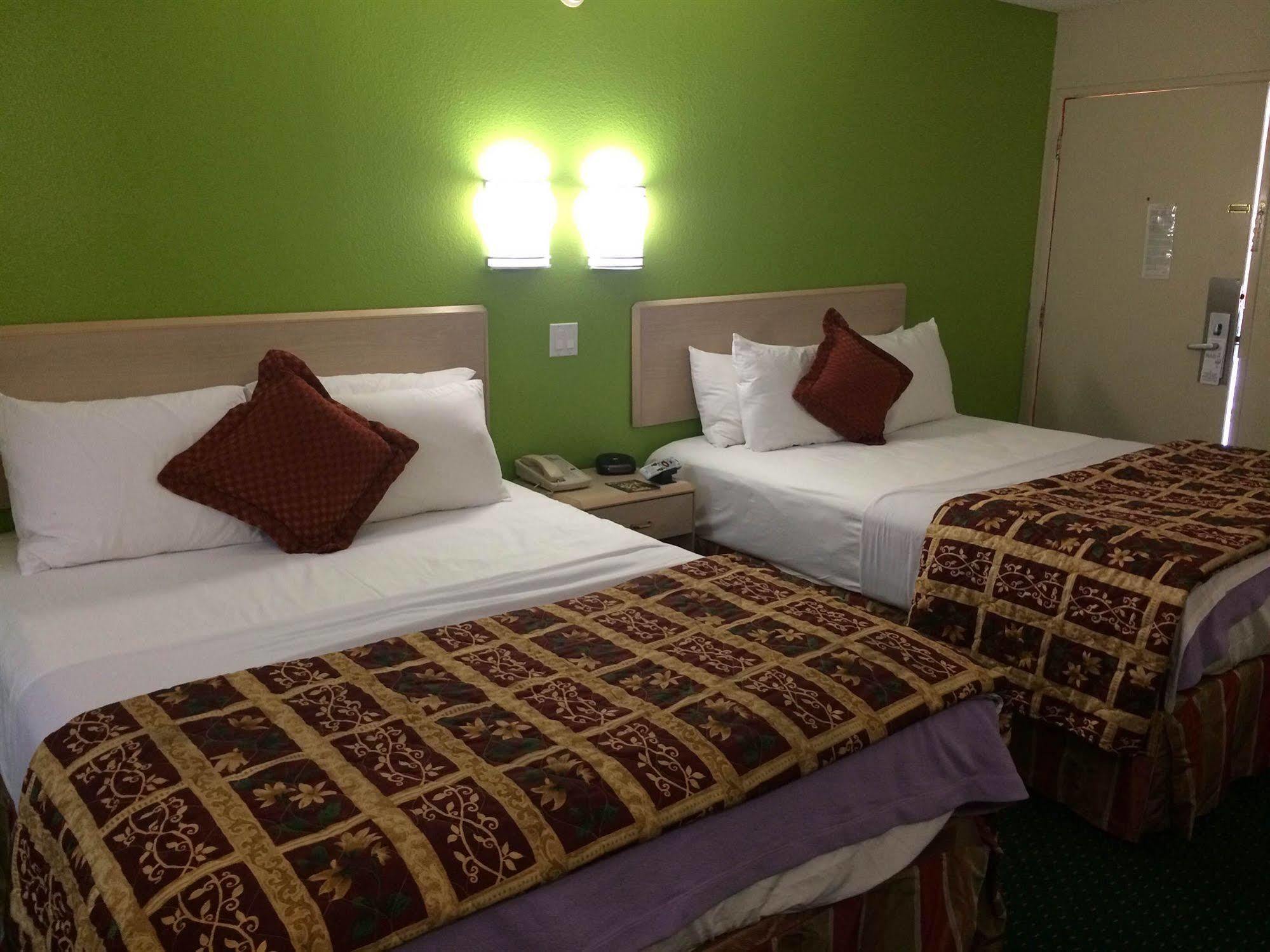 California Inn Hotel And Suites Adelanto Us 395 Exteriör bild