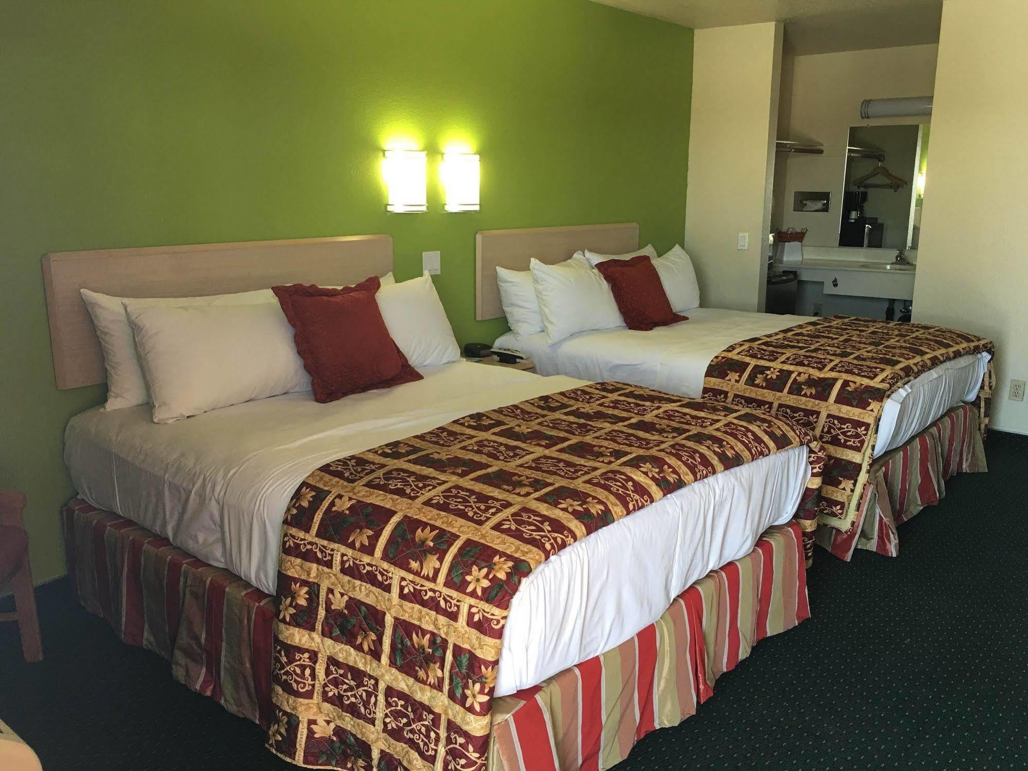 California Inn Hotel And Suites Adelanto Us 395 Exteriör bild