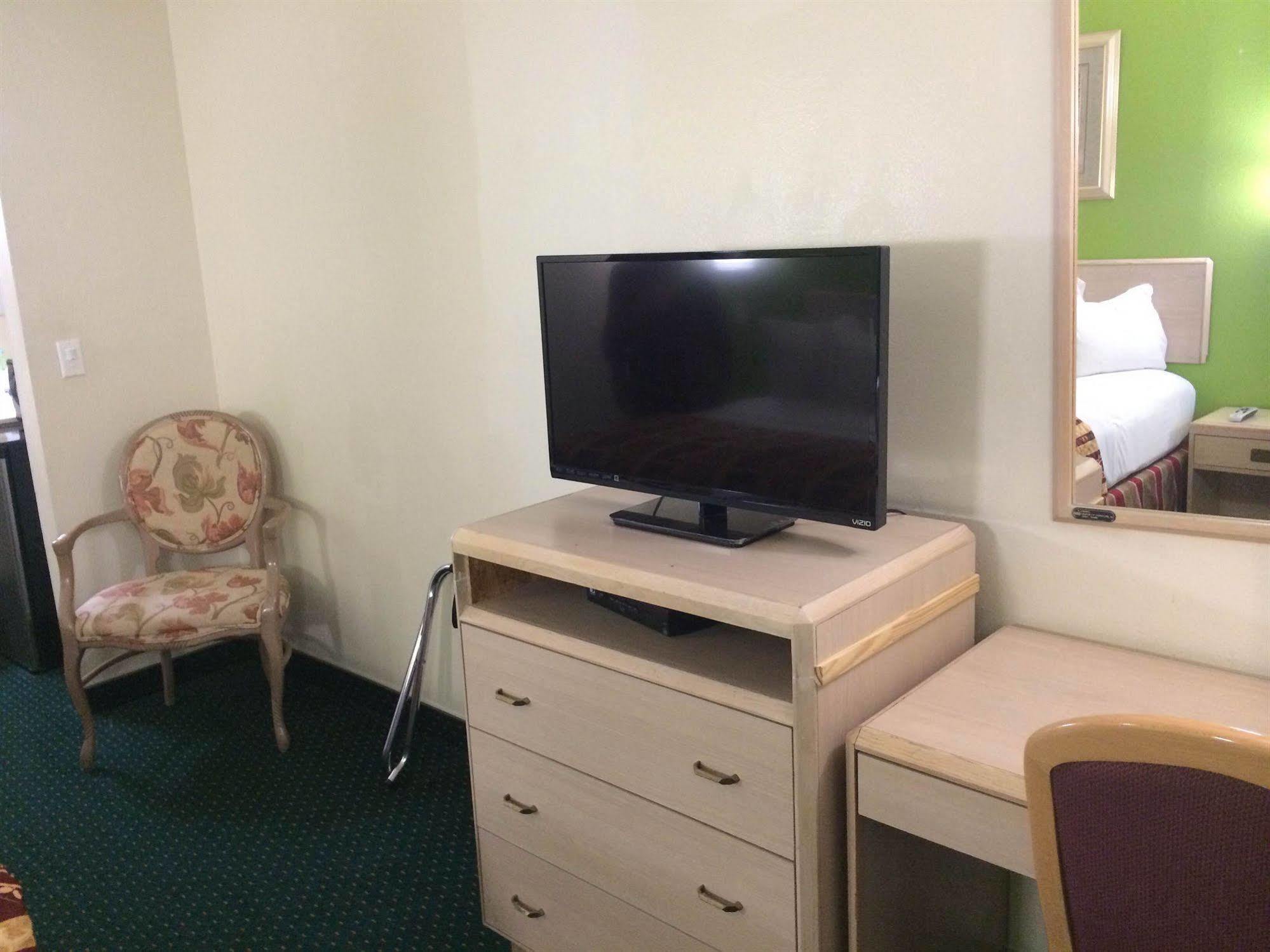 California Inn Hotel And Suites Adelanto Us 395 Exteriör bild